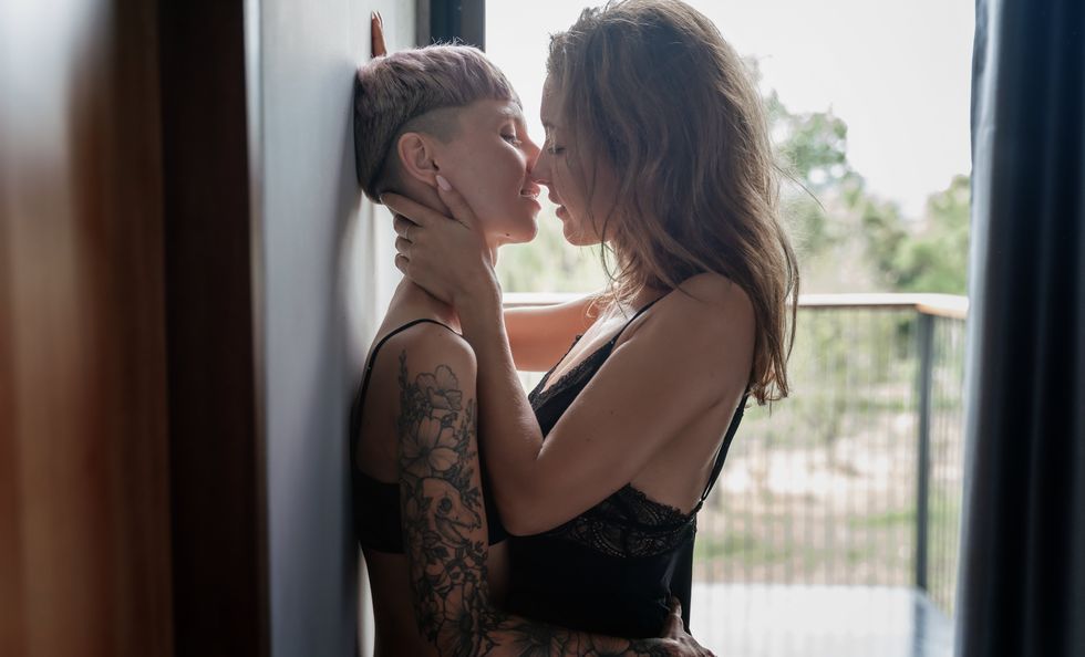 women kissing