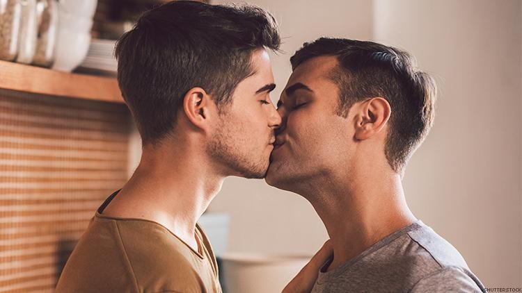 Couple gay kissing picture