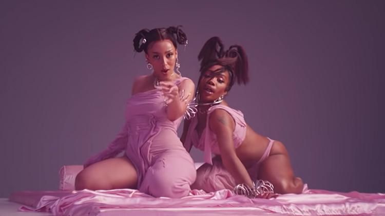 Doja Cat & SZA Ménage à Trois in 'Kiss Me More' Music Video