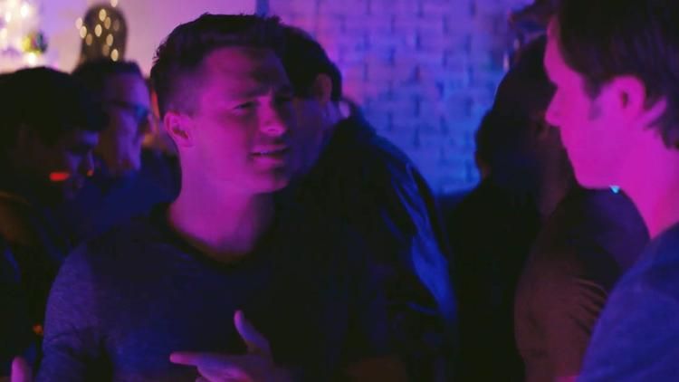 Gay Kiss In Love Simon Wins Best Kiss At Mtv Movie Awards