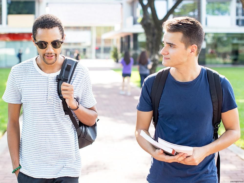 समलिंगी डेटिंगचा सामना